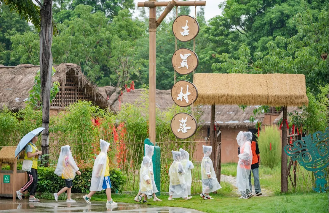雨中古村落