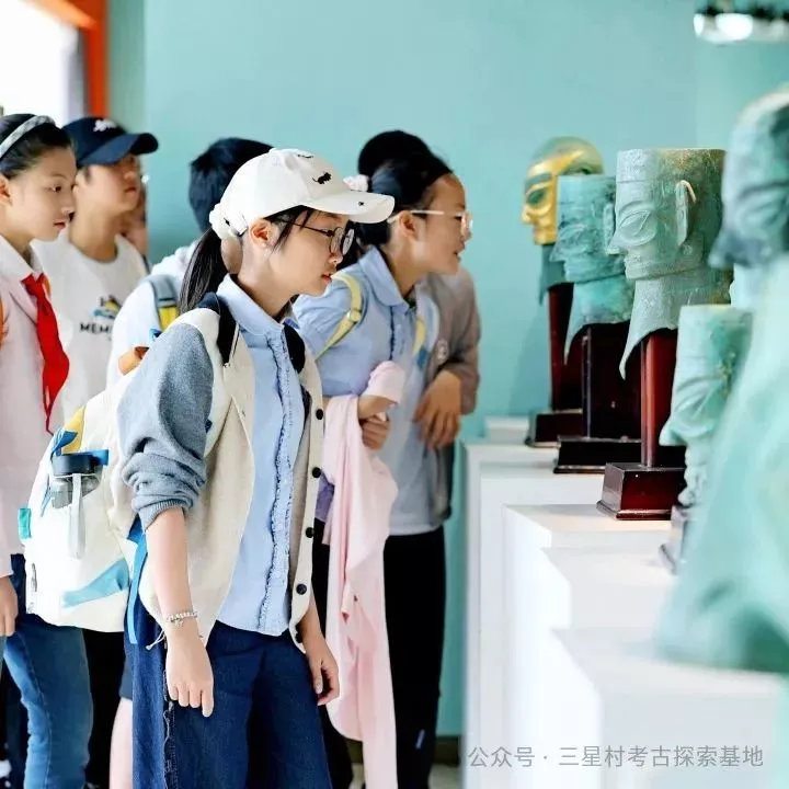 在这里可以摸摸青铜器