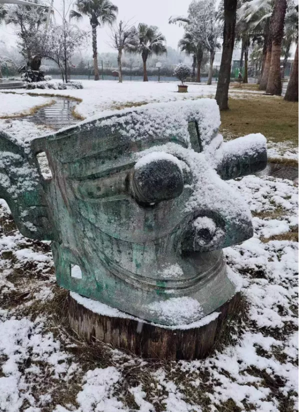 纵目面具落雪