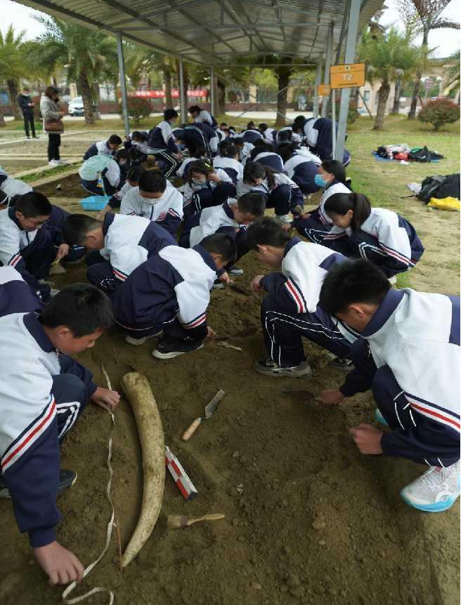 广汉中学钟声学校宣传图片