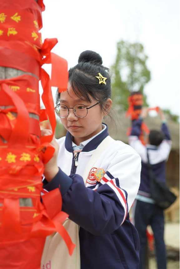 广汉中学钟声学校宣传图片